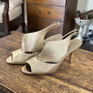 Elegant Gold Slingback Bandolino size 8 Heels